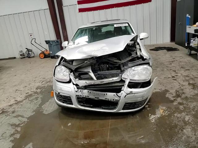 2010 Volkswagen Jetta - Image 11