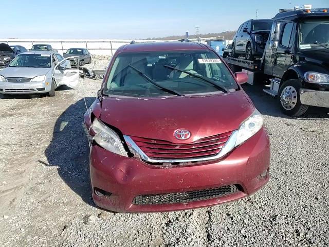 2016 Toyota Sienna - Image 12