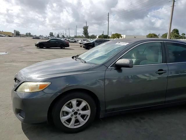 2011 Toyota Camry - Image 10