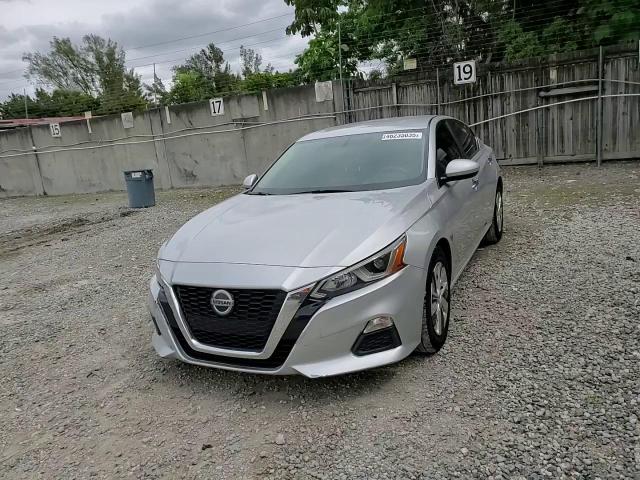 2020 Nissan Altima - Image 11