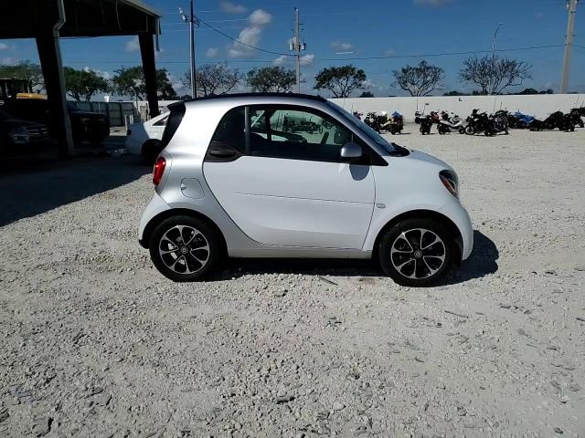 2016 Smart Fortwo - Image 11