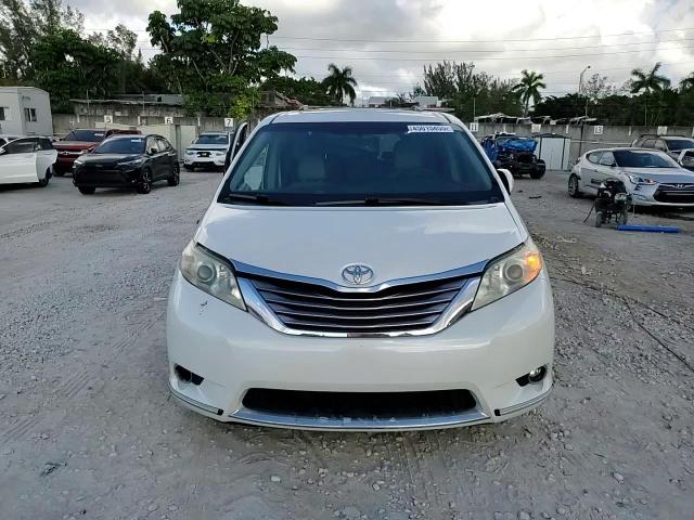 2017 Toyota Sienna - Image 14
