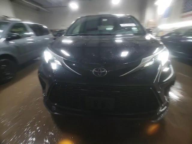 2022 Toyota Sienna - Image 13