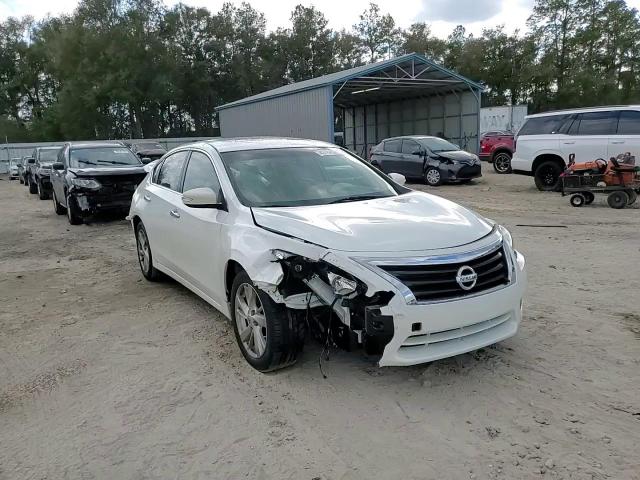 2014 Nissan Altima - Image 14