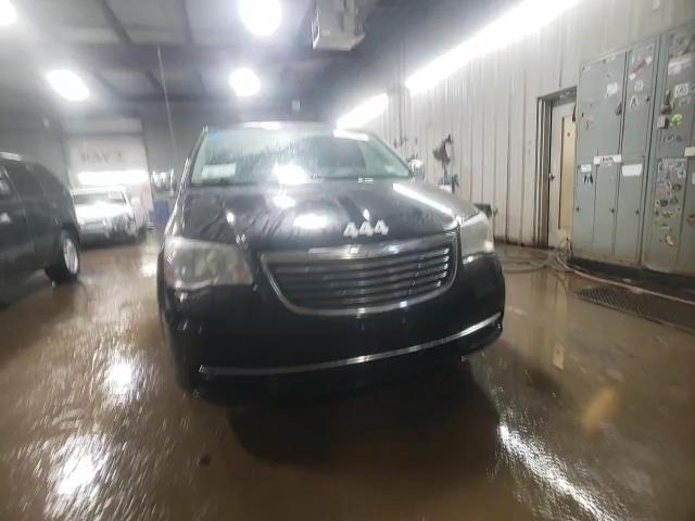 2012 Chrysler Town & Country - Image 14