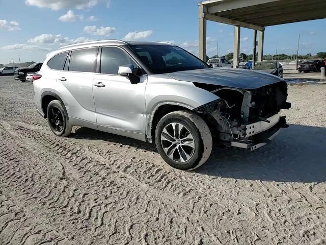 2021 Toyota Highlander - Image 15