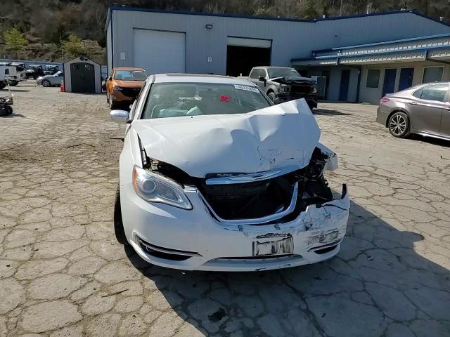 2013 Chrysler 200 - Image 11