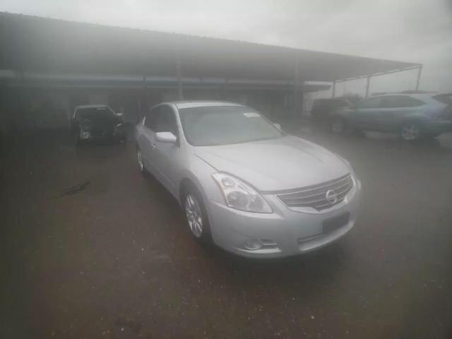 2012 Nissan Altima - Image 10