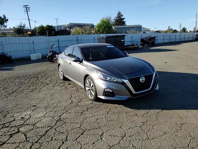 2020 Nissan Altima - Image 10