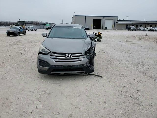 2016 Hyundai Santa Fe - Image 12