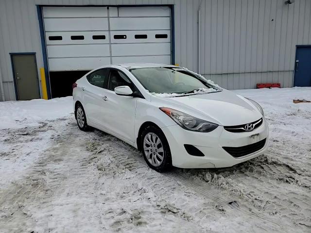 2013 Hyundai Elantra - Image 11