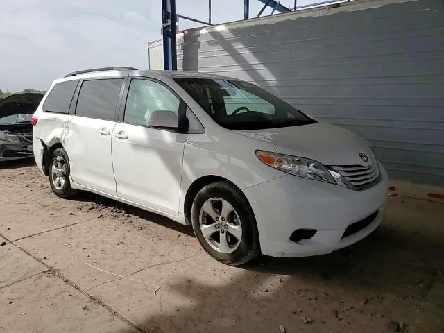 2016 Toyota Sienna - Image 12