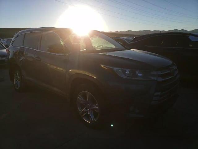 2018 Toyota Highlander - Image 11