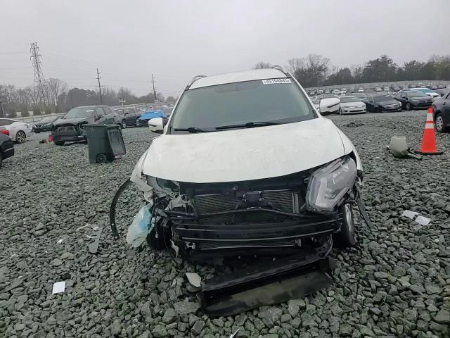 2018 Nissan Rogue - Image 11