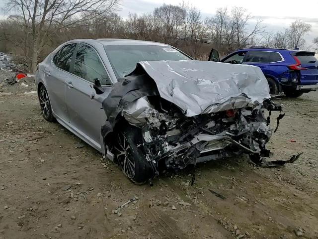2018 Toyota Camry - Image 11