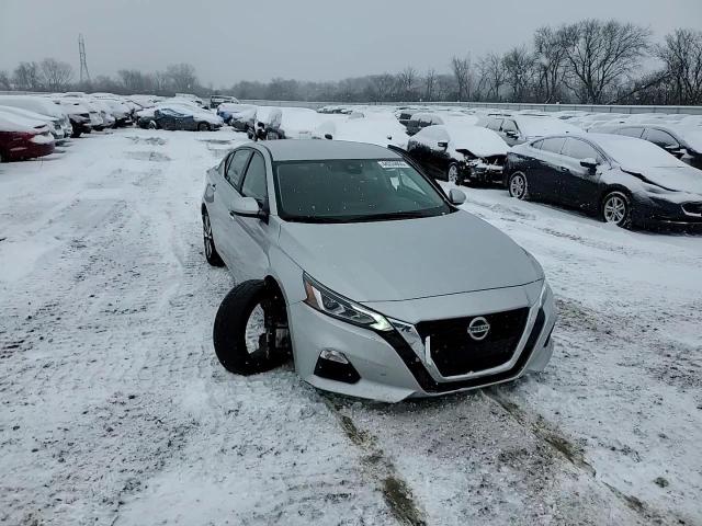 2021 Nissan Altima - Image 13