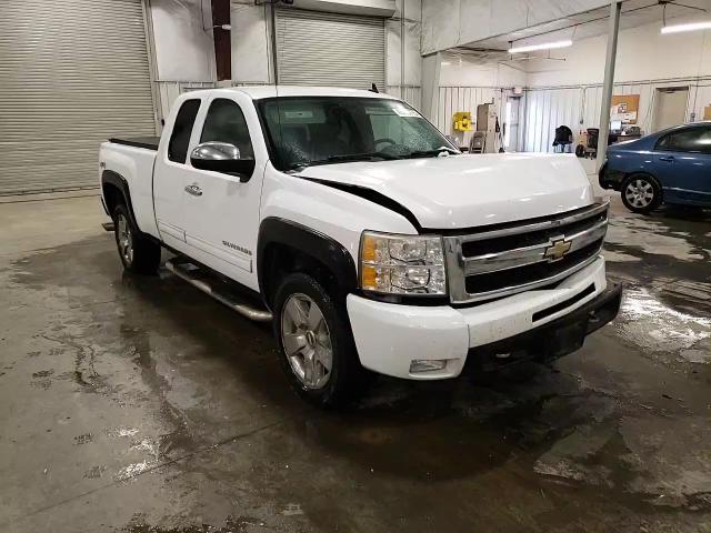 2011 Chevrolet Silverado - Image 11