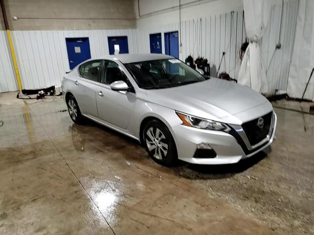 2019 Nissan Altima - Image 14