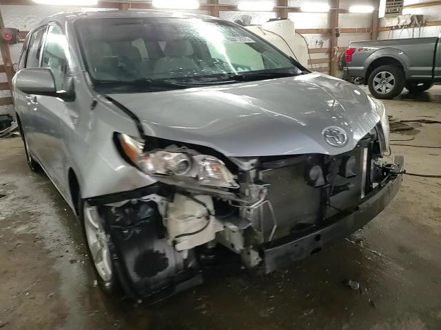 2014 Toyota Sienna - Image 15