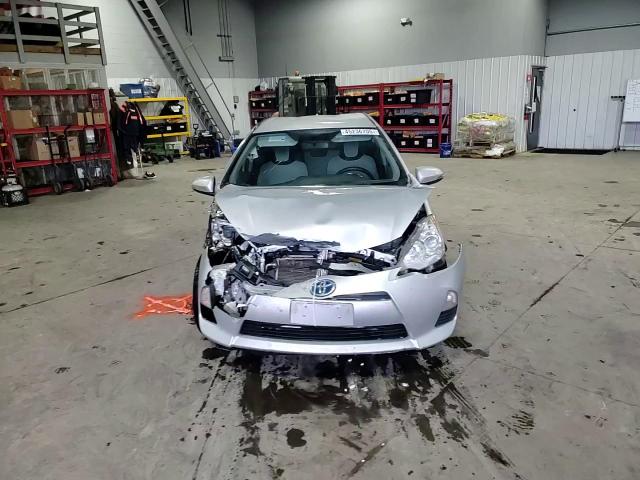 2014 Toyota Prius - Image 11