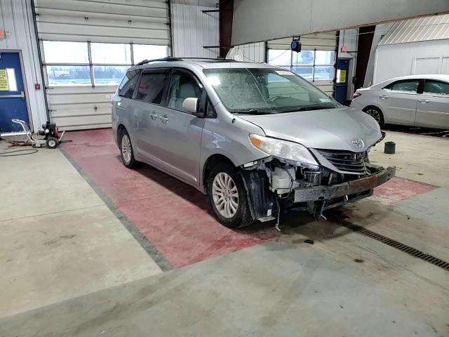 2013 Toyota Sienna - Image 12