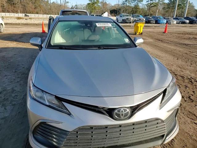 2022 Toyota Camry - Image 10