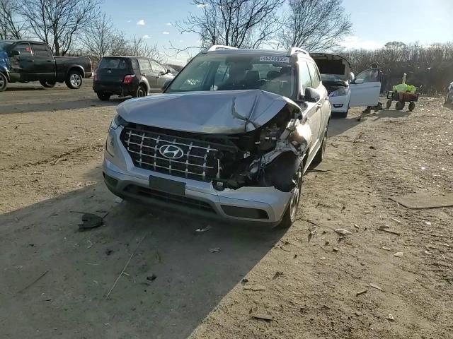 2024 Hyundai Venue - Image 12