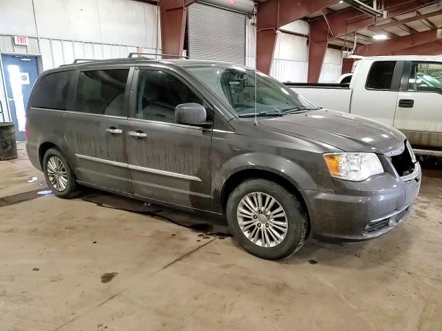 2015 Chrysler Town & Country - Image 11