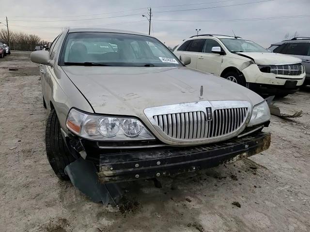 2010 Lincoln Town Car - Image 11