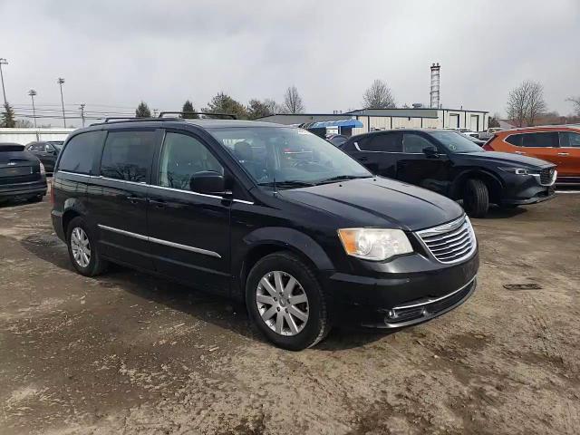 2014 Chrysler Town & Country - Image 11