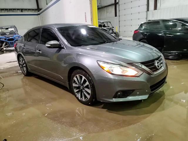 2016 Nissan Altima - Image 13