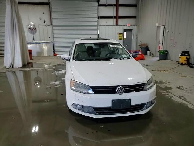 2014 Volkswagen Jetta - Image 13