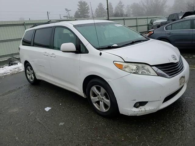 2011 Toyota Sienna - Image 12