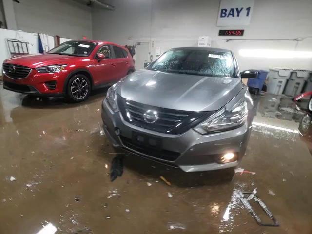 2018 Nissan Altima - Image 13