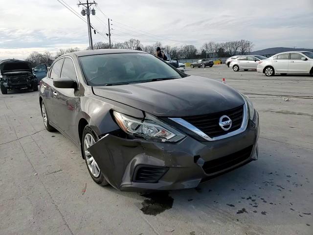 2017 Nissan Altima - Image 11