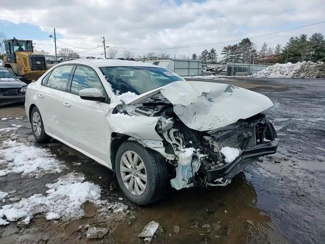 2015 Volkswagen Passat - Image 11