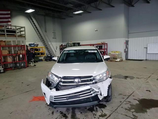 2018 Toyota Highlander - Image 11
