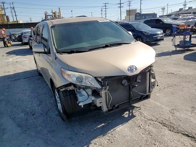 2012 Toyota Sienna - Image 11