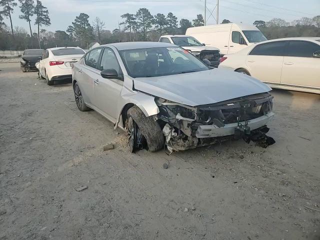 2024 Nissan Altima - Image 10