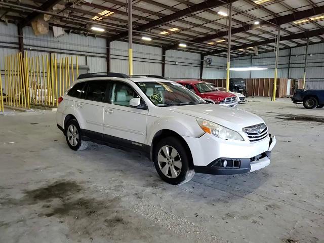 2012 Subaru Outback - Image 12