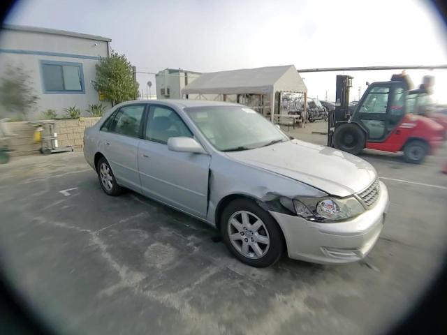 2004 Toyota Avalon - Image 11