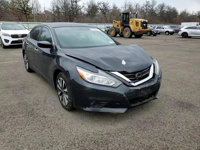 2017 Nissan Altima - Image 10