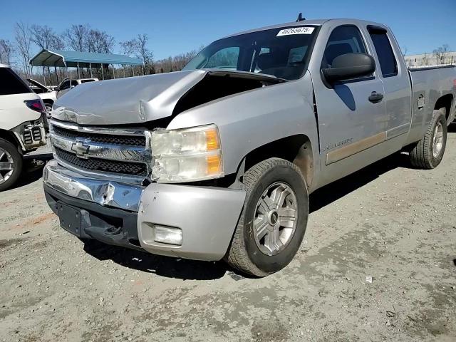 2007 Chevrolet Silverado - Image 11