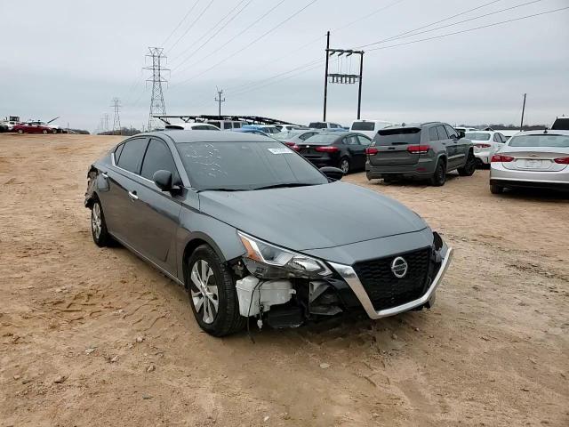2021 Nissan Altima - Image 11