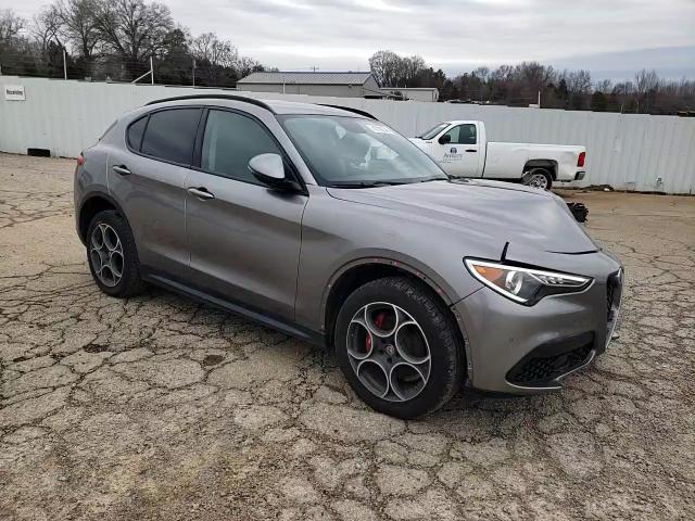 2018 Alfa Romeo Stelvio - Image 11