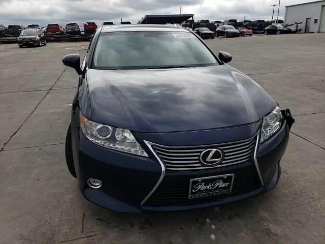 2015 Lexus ES - Image 11