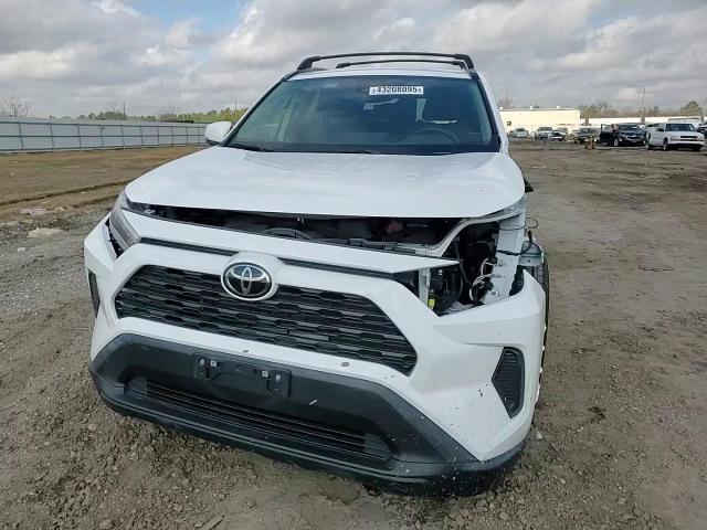 2024 Toyota RAV 4 - Image 11
