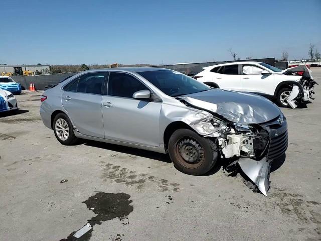 2016 Toyota Camry - Image 13