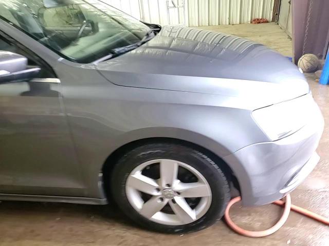 2014 Volkswagen Jetta - Image 13