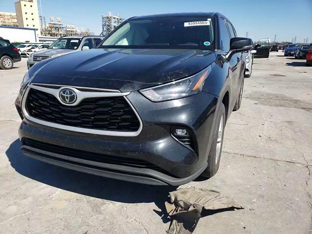 2022 Toyota Highlander - Image 12